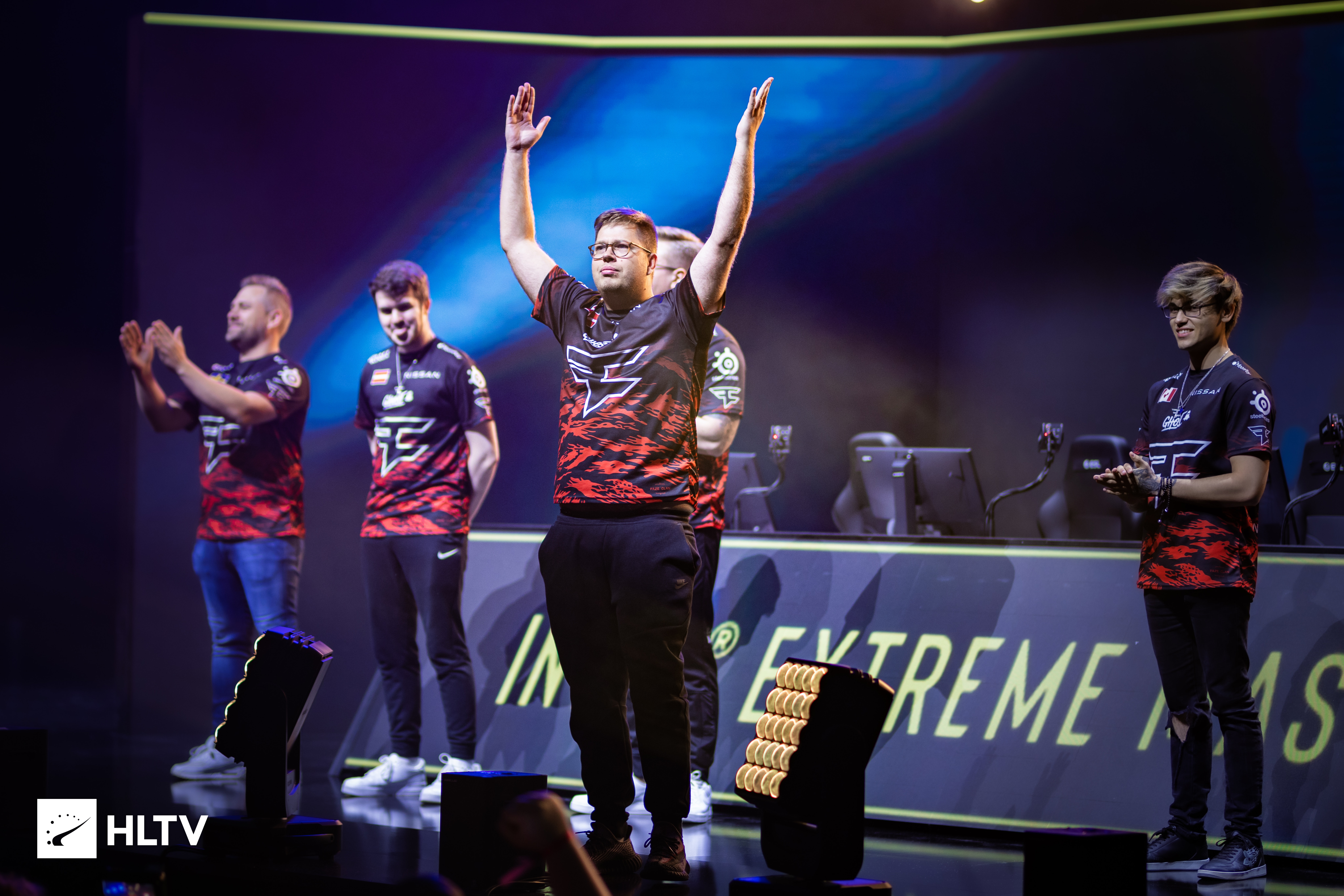 也向所有球 也向所有球